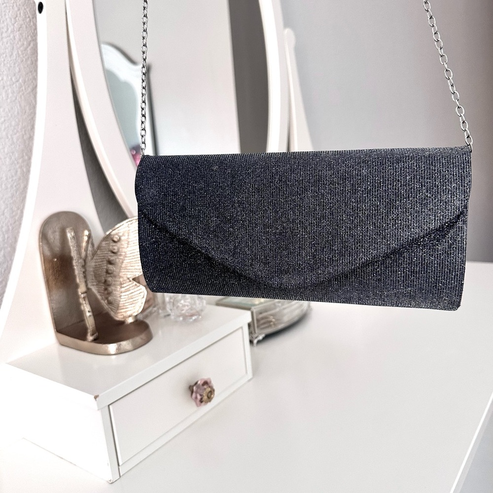 Vintage Chain Glitter Clutch - Picture 6 of 7